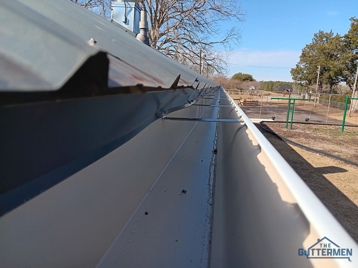 Commercial seamless gutter installation